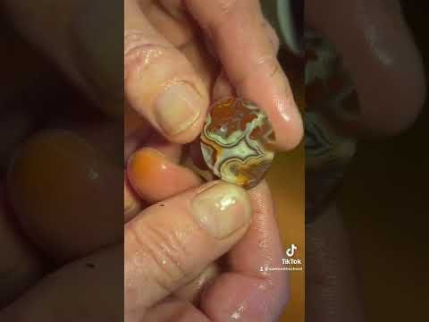 Still from the Sawtooth lapidary cabochon demo video linked on the official Sawtooth online registration class page.